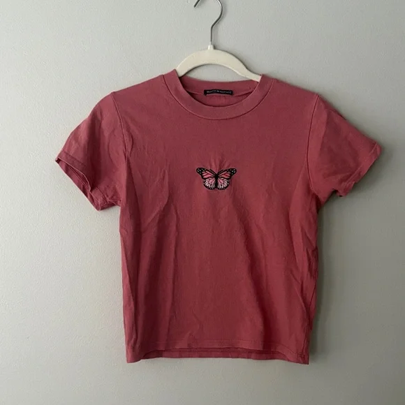 Brandy Melville Butterfly Embroidered Mauve/Pink Cropped T-Shirt - Picture 2 of 6